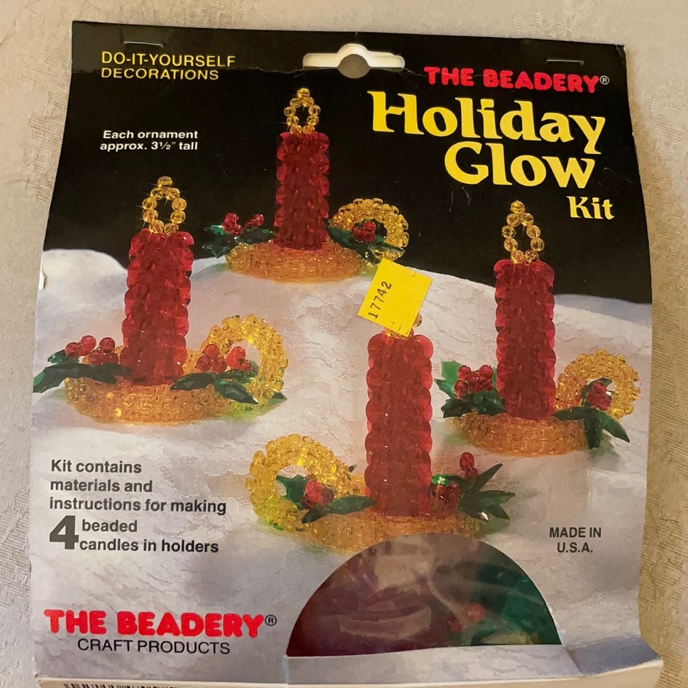 Vintage The Beadery Holiday Glow kit makes 4